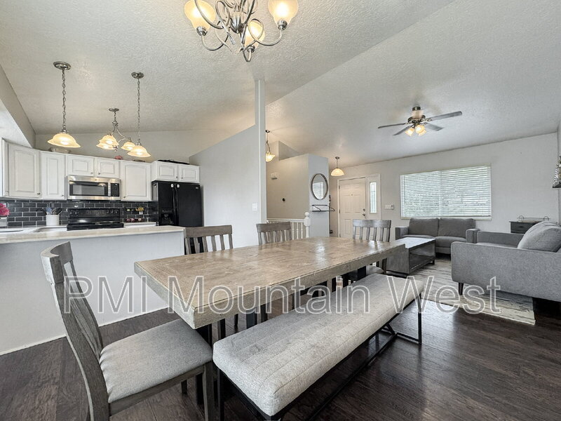 484 E 900 N in Springville, UT - Building Photo