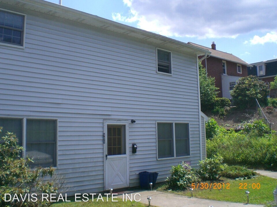 901 W 4th St in Lock Haven, PA - Foto de edificio