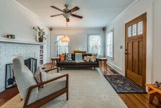 124 W Benson St in Decatur, GA - Foto de edificio - Building Photo
