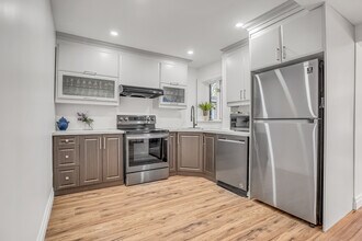 759 Eglinton Av E in Toronto, ON - Building Photo - Building Photo