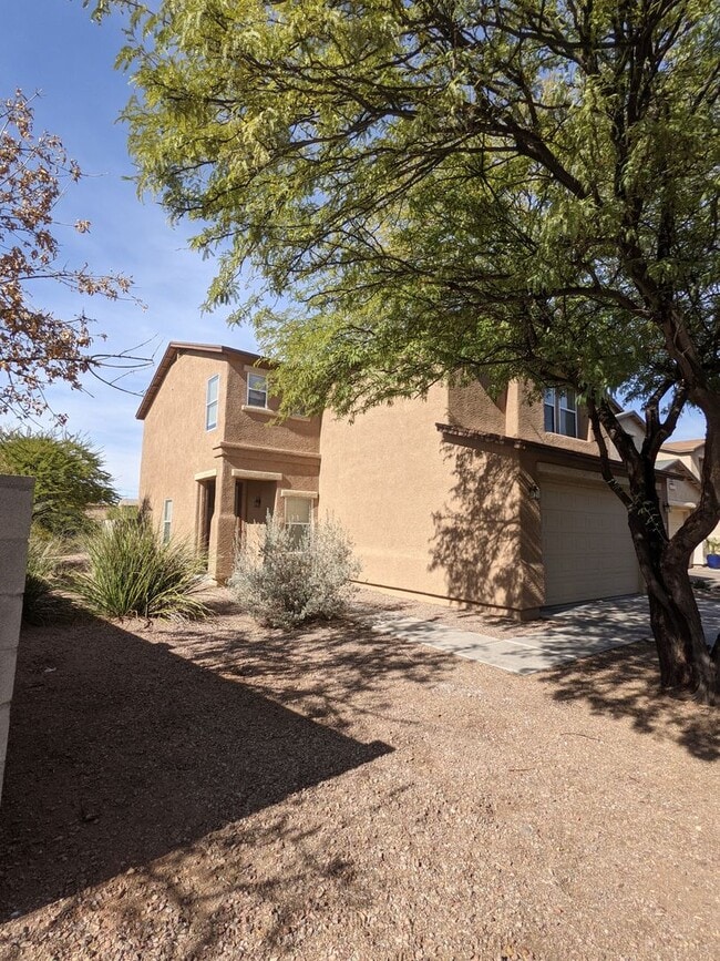 8445 N Avd De La Bellota in Tucson, AZ - Building Photo - Building Photo