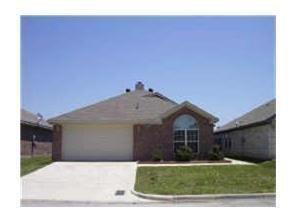 10456 Fossil Hill Dr in Blue Mound, TX - Building Photo