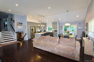 83 Executive Dr in Manhasset Hills, NY - Building Photo - Building Photo