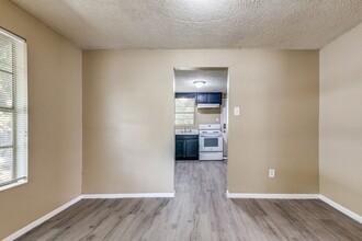 8100 Doreen Ave in Fort Worth, TX - Foto de edificio - Building Photo