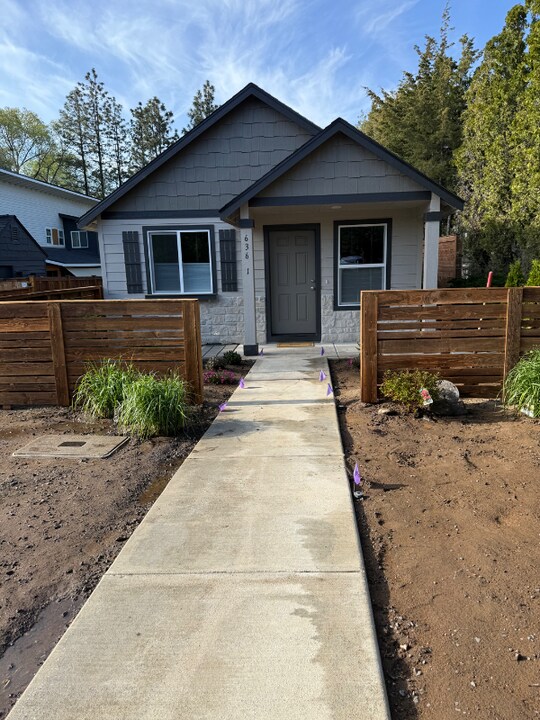 636 NE Norton Ave in Bend, OR - Building Photo