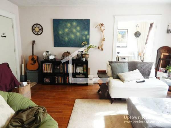 1615 Commonwealth Ave in Boston, MA - Building Photo