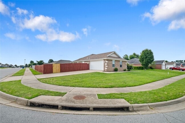 1901 SW Columbus Rd in Bentonville, AR - Building Photo - Building Photo