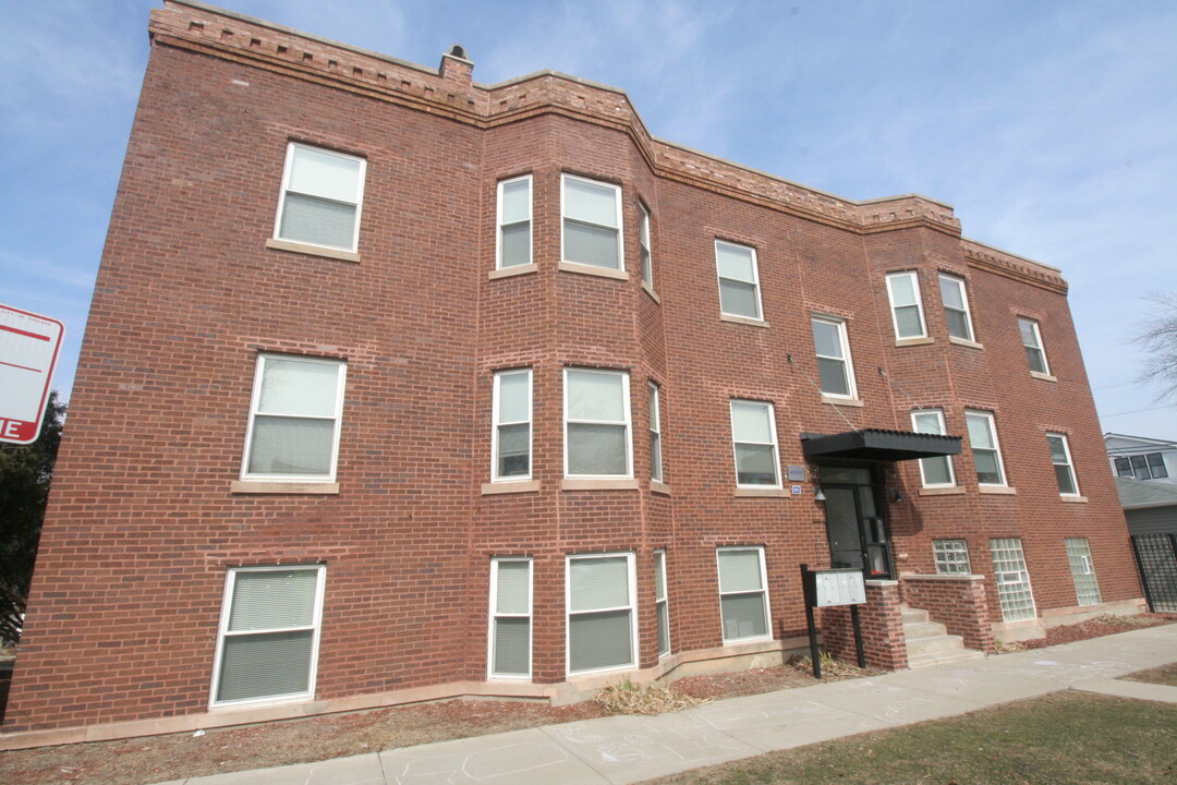 3450 W Waveland Ave in Chicago, IL - Building Photo