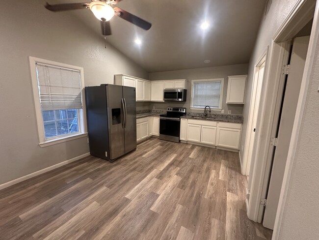 property at 916 N Austin St