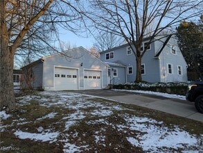 703 Avondale St in Kent, OH - Foto de edificio - Building Photo