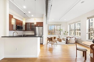 234 10th St, Unit 415 in Jersey City, NJ - Building Photo - Building Photo