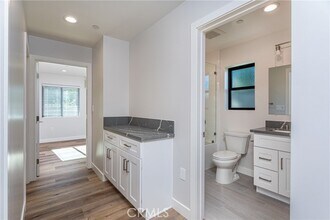 1847 N Hollywood Way-Unit -101 in Burbank, CA - Building Photo - Building Photo