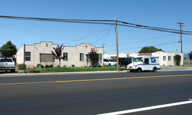 1105 E Lake Ave in Watsonville, CA - Building Photo - Building Photo