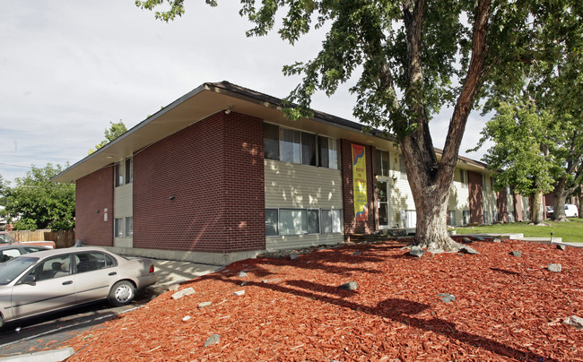 Pecos Gardens Apartments in Denver, CO - Building Photo - Building Photo