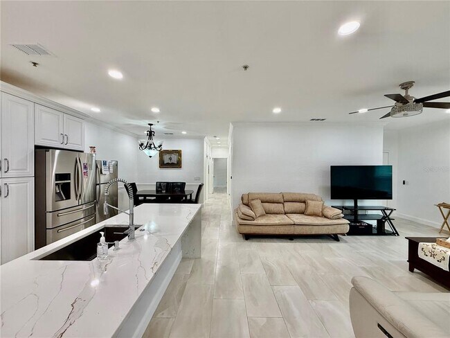 16303 Enclave Village Dr in Tampa, FL - Building Photo - Building Photo