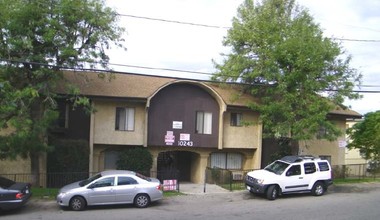 Hilltop Samoa Apartments in Tujunga, CA - Building Photo - Building Photo