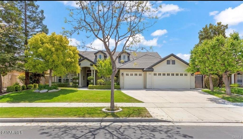 10803 Whitburn St in Bakersfield, CA - Building Photo