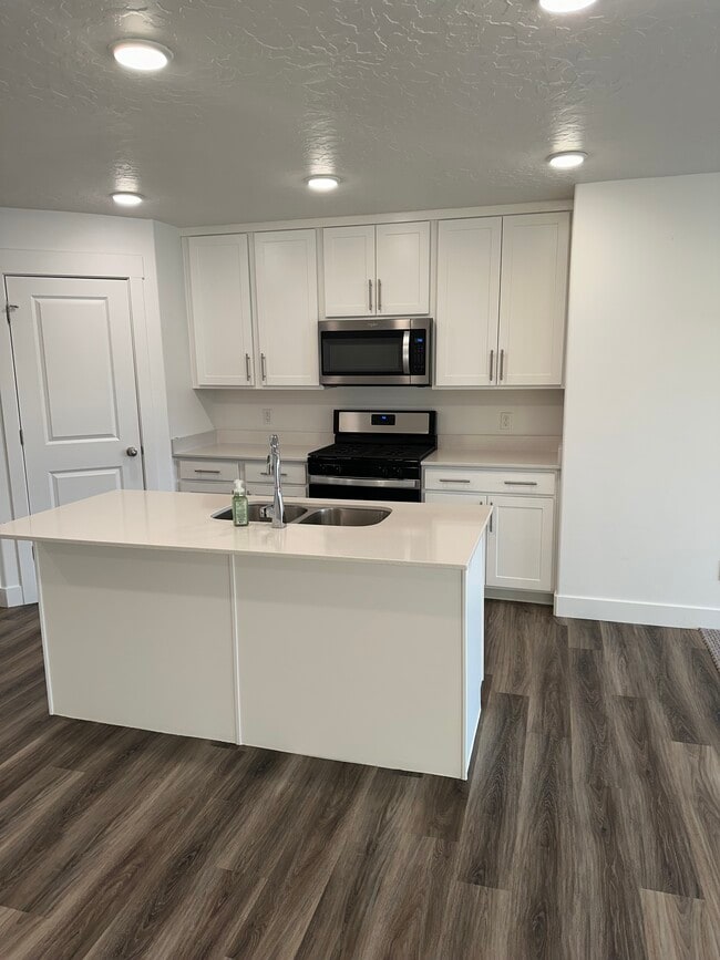 1129 N 1920 W in Farmington, UT - Building Photo - Building Photo