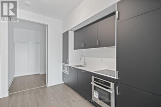 88 Queen St E in Toronto, ON - Building Photo - Building Photo