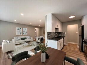 530 W Aldine, Unit 11 in Chicago, IL - Foto de edificio - Building Photo