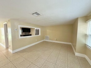 8313 Clover Hill Loop in Hudson, FL - Building Photo - Building Photo