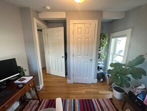 288 Beacon St, Unit 2 in Somerville, MA - Building Photo - Building Photo