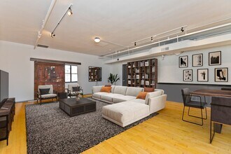 2011 W Division St in Chicago, IL - Foto de edificio - Building Photo