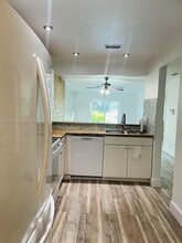 8084 NW 41st Ct in Sunrise, FL - Building Photo - Building Photo
