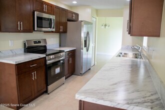 1095 Lynbrook St NW in Palm Bay, FL - Building Photo - Building Photo