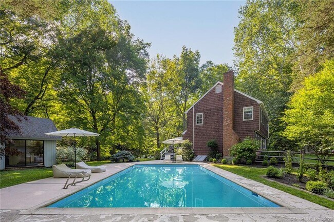 33 Riverfield Dr in Weston, CT - Building Photo - Building Photo