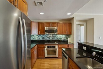 225 Stanley Ave in Mamaroneck, NY - Building Photo - Building Photo