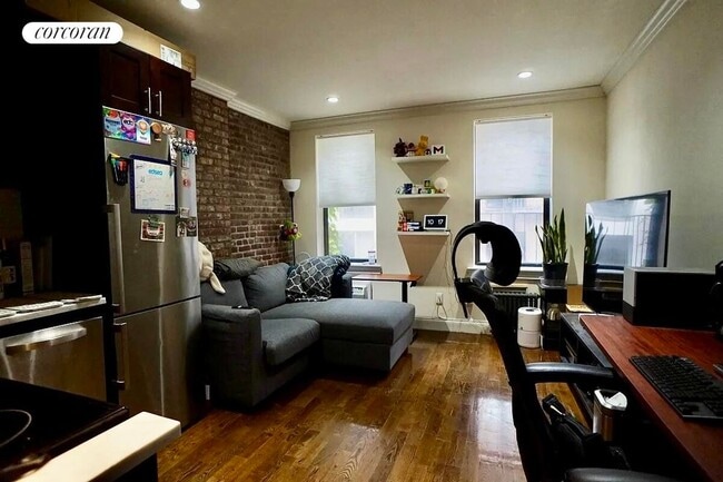 property at 254 W 15th St