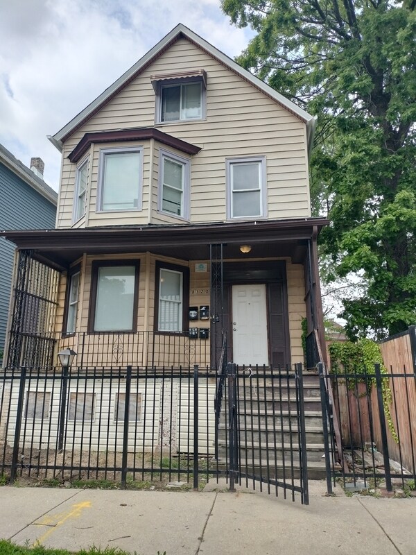 8320 S Muskegon Ave in Chicago, IL - Building Photo - Building Photo