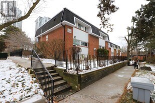 100 George Henry Blvd in Toronto, ON - Building Photo