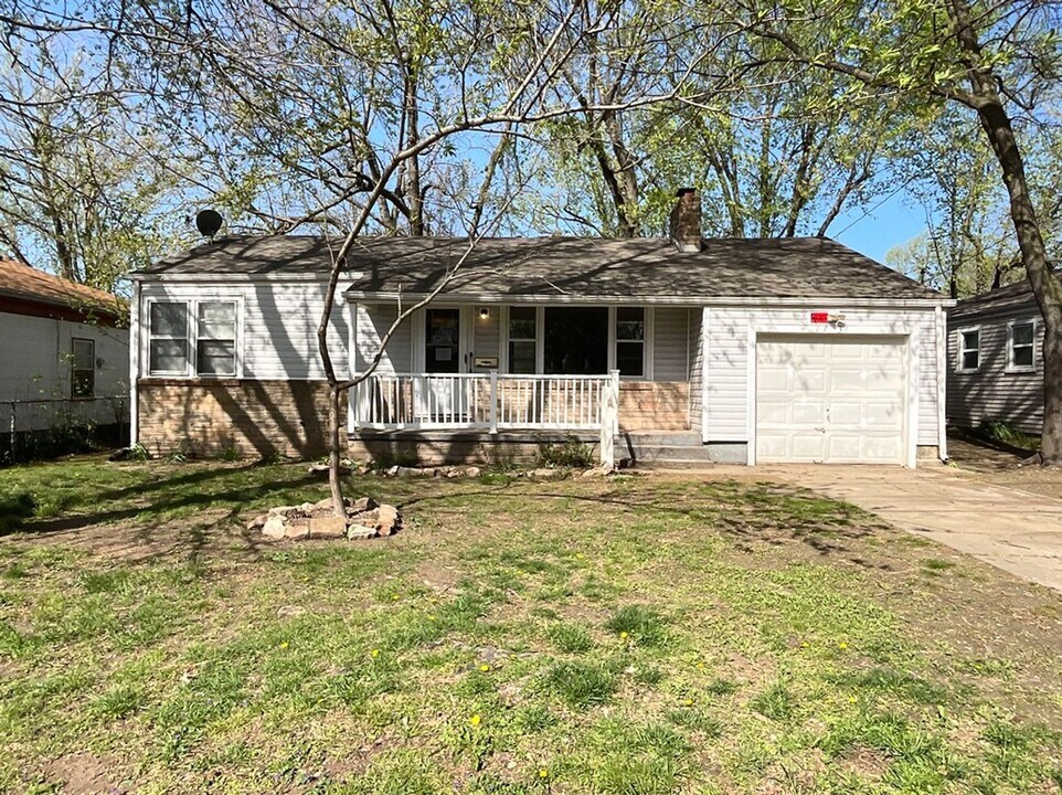 1731 N Kentwood Ave in Springfield, MO - Building Photo