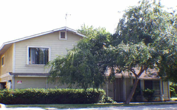 1422 Elma Ct in Ontario, CA - Building Photo