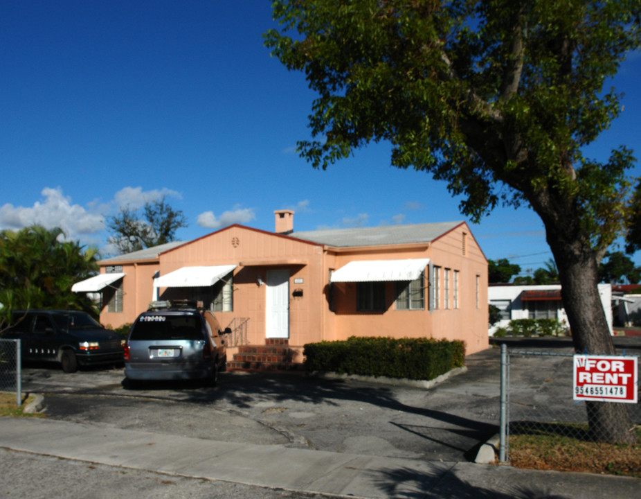 2221-2223 Fillmore St in Hollywood, FL - Building Photo