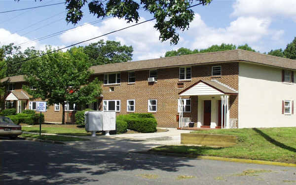 Heritage Court Apartments in West Berlin, NJ - Foto de edificio