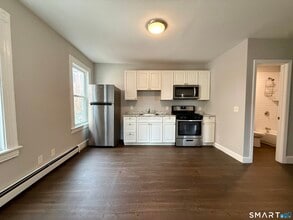 135 Caroline St in Bridgeport, CT - Building Photo - Building Photo