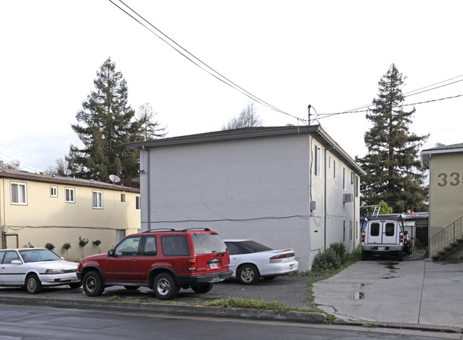 325 Pierce Rd in Menlo Park, CA - Foto de edificio - Building Photo