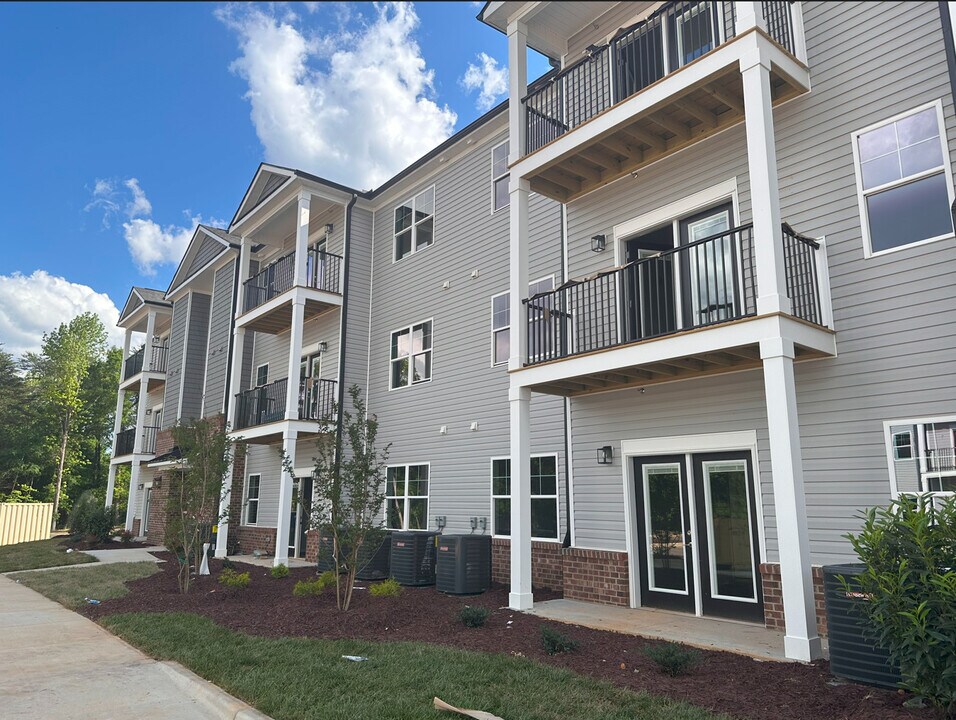 Emerson Point in Elon, NC - Building Photo