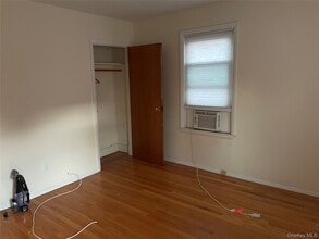 7 N Maryland Ave in Port Washington, NY - Building Photo - Building Photo