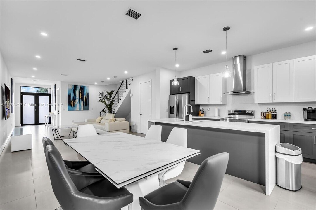 2755 SW 2nd St in Miami, FL - Building Photo