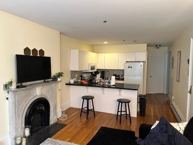 61 Dwight St, Unit 1 in Boston, MA - Foto de edificio - Building Photo