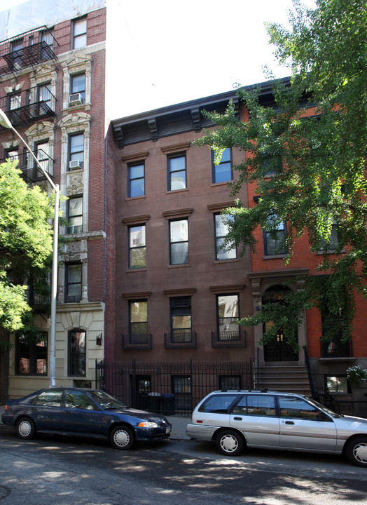 321 E 18th St in New York, NY - Building Photo