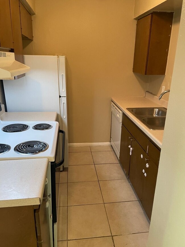 5948 E 33rd Ct in Tulsa, OK - Building Photo - Building Photo