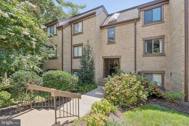 property at 1639 Parkcrest Cir
