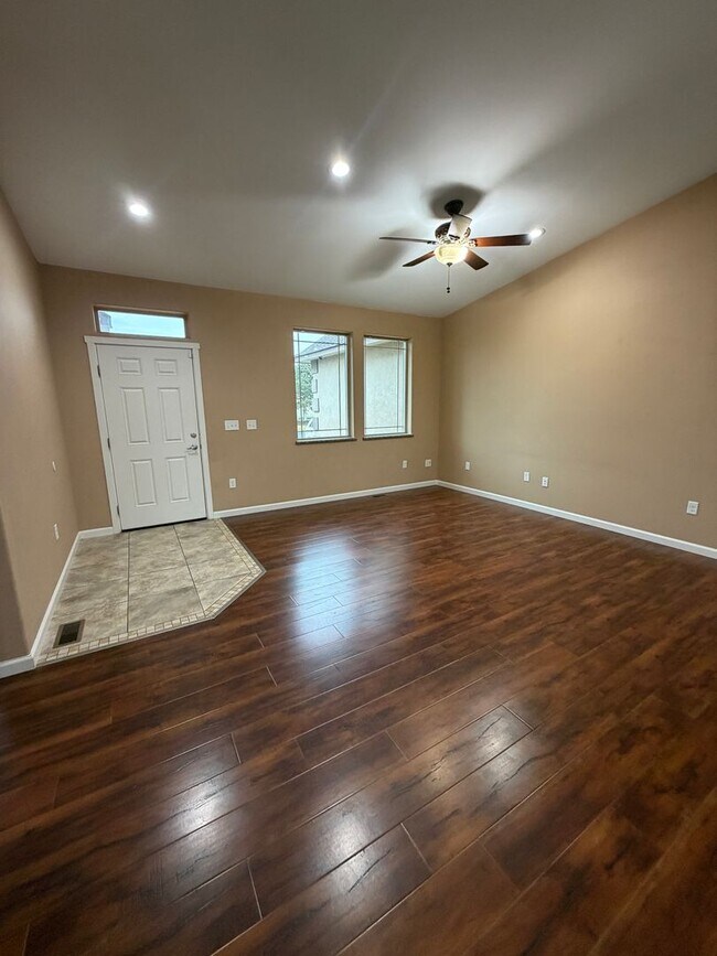 215 N Wellington St in Moses Lake, WA - Building Photo - Building Photo