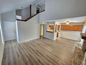 2502 Jones Rd in Austin, TX - Building Photo - Building Photo