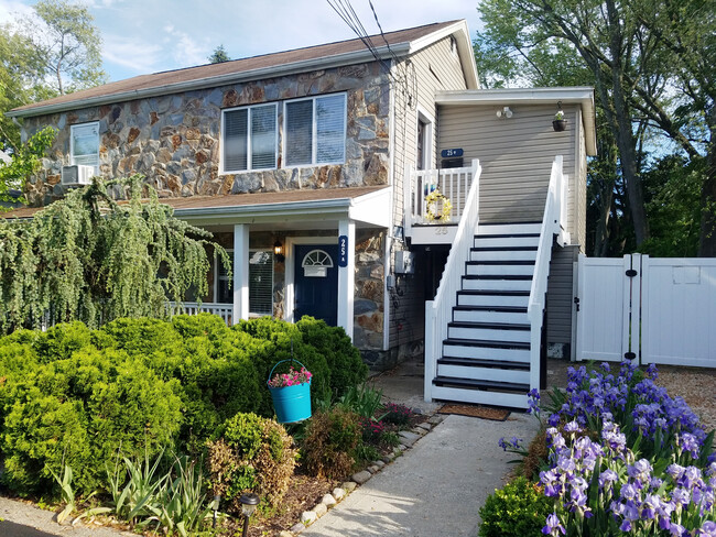 property at 25 Makemoney Ave